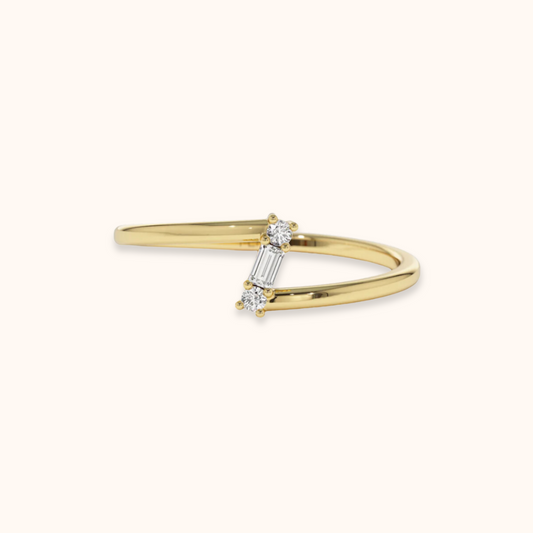 Gold ring with swivel baguette diamonds